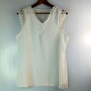 Beautiful M Sleeveless V-Neck Crocheted Lace Trim Popover Stretch Top